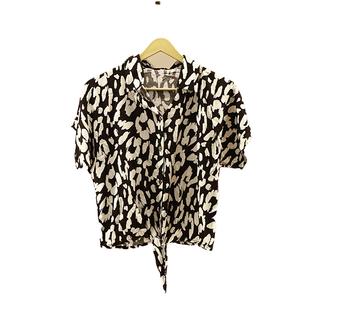 Trendy Shopping Look - Image 2